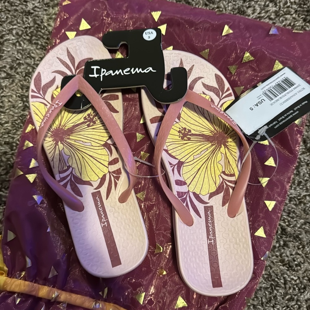 Ipanema Sandals sz 5 brand new